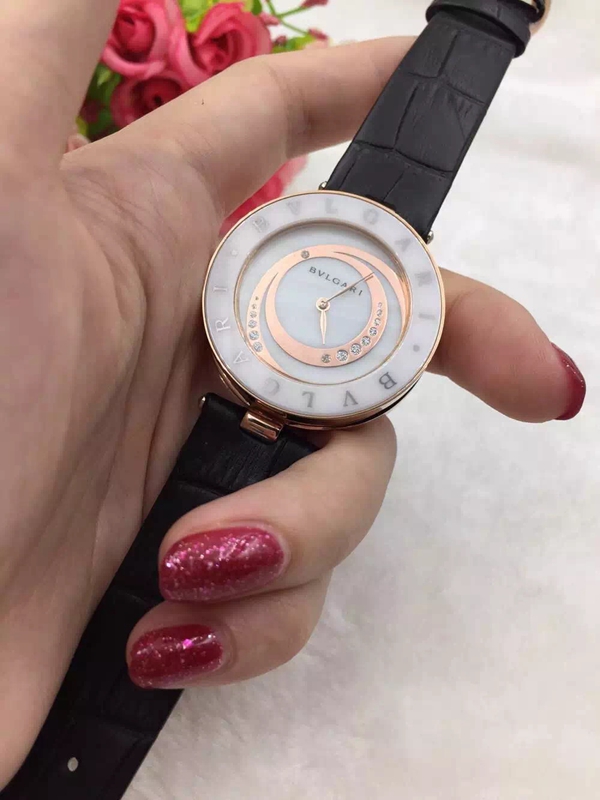 ブルガリ時計正面デザイン